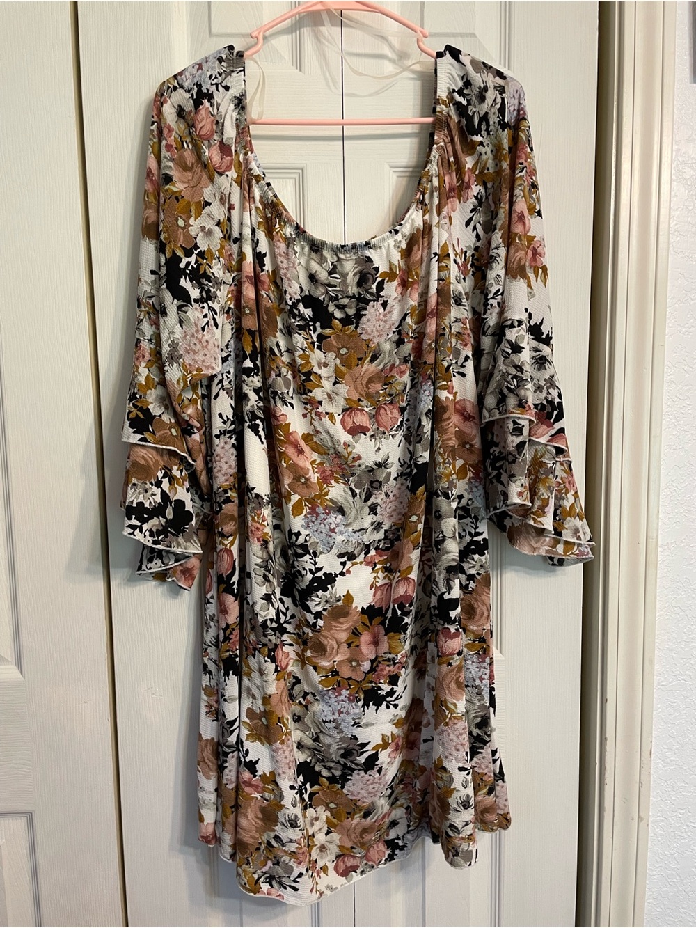 Vibe Floral Scoop-Neck Long Sleeve Dress in Cream, Blush, Brown